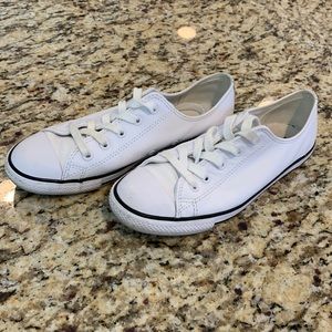 Barely worn low top leather converse all star